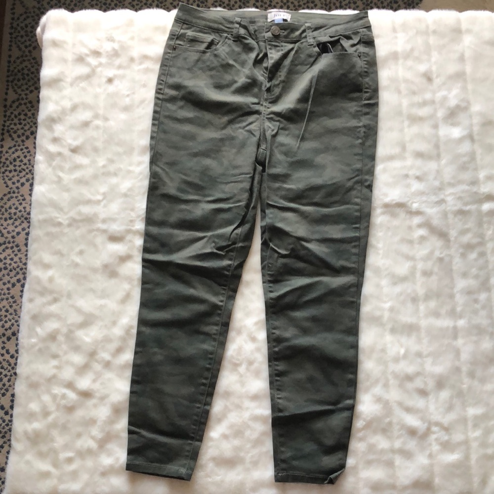 Jolt camouflage skinny jeans size 11/30w